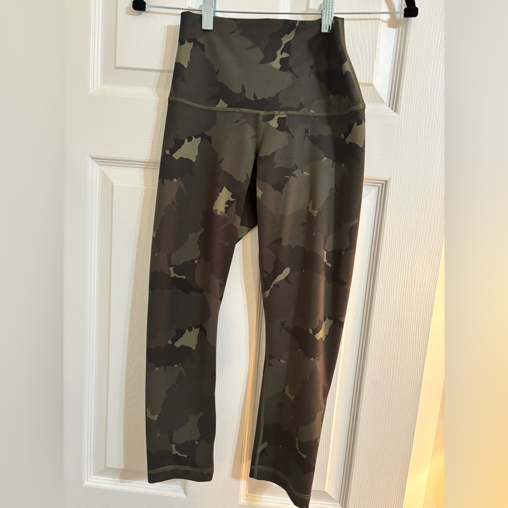 Lululemon size 4 leggings fold over camo